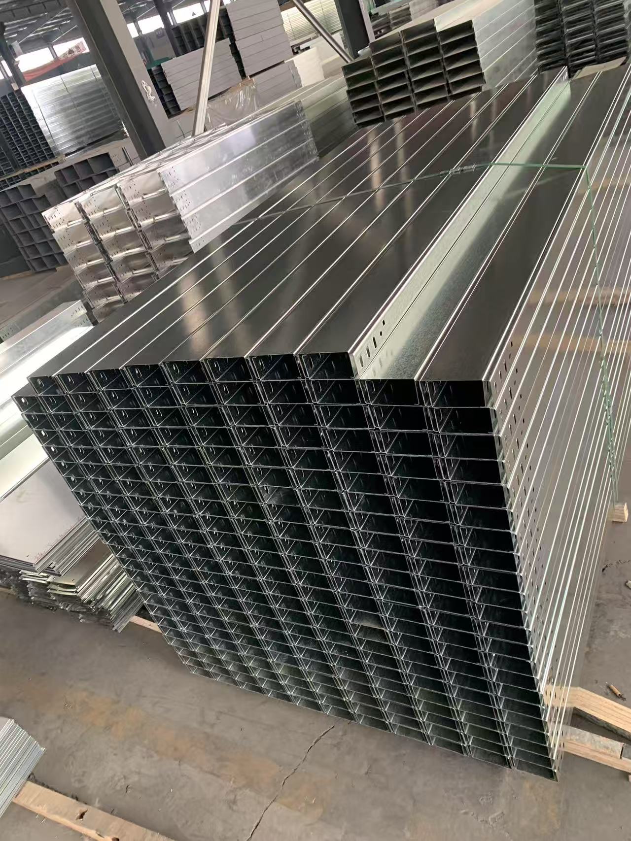 桥架是如何保养和运输的？